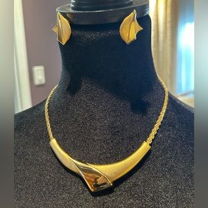 Beautiful gold plated jewelry set